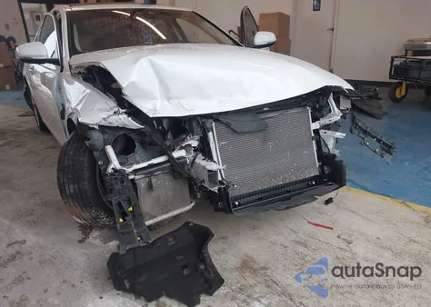 2018 Jaguar Xe 25T из США, поврежденный, VIN SAJAR4FX9JCP37222